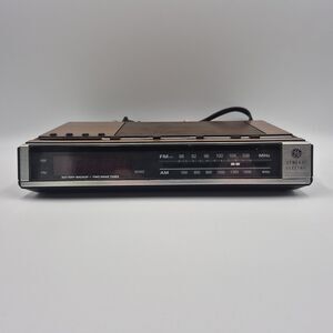 Vintage GE Red LED Digital Radio Dual Alarm Clock Wood General Electric 7-4636D
